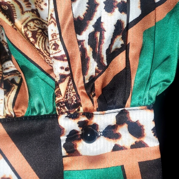 FHQ Collection Green Satin Print Blouse - Picture 3 of 4